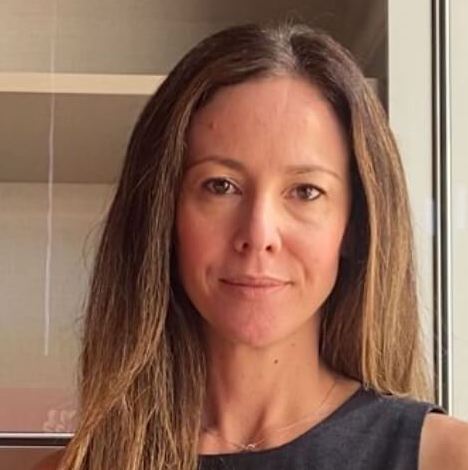 Kalyne Ducati Klin - Advogada Especializada em Direito Empresarial, Imobiliário e Notarial